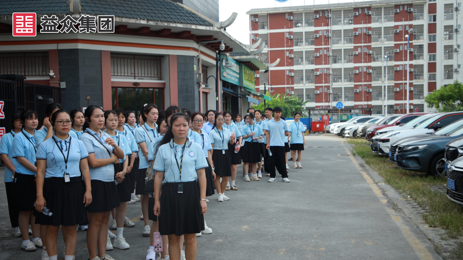 參觀益眾·尚城小區(qū)、右江區(qū)老鄉(xiāng)家園—迎龍易地扶貧搬遷安置小鎮(zhèn) (1)